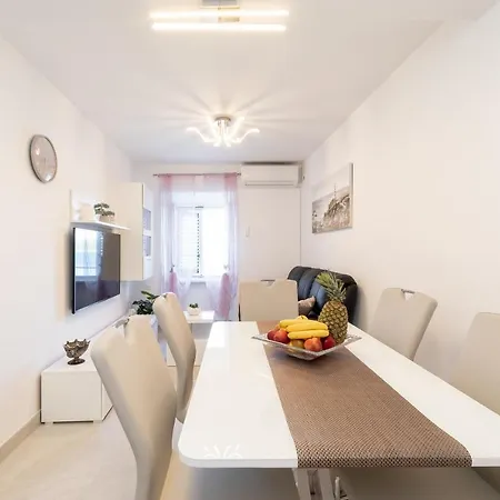 Stela アパート コルチュラ