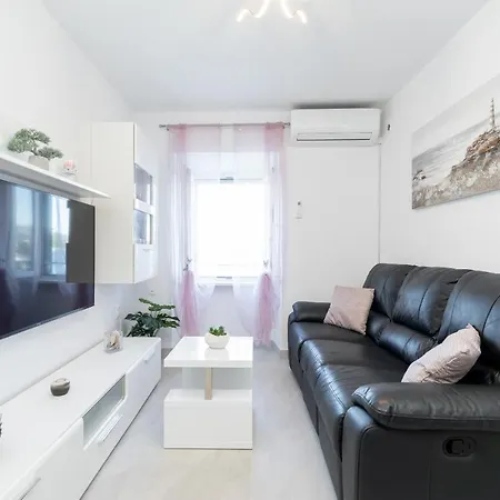 Stela Apartment